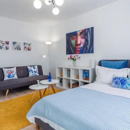 Cosy & Chic Studio Close By Victoria Square Bucharest Exterior photo