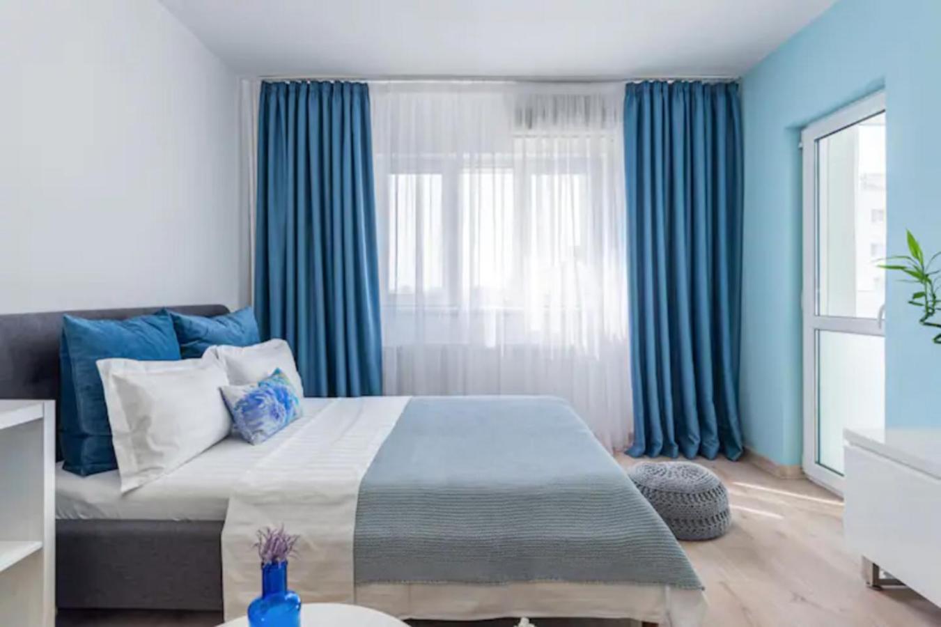 Cosy & Chic Studio Close By Victoria Square Bucharest Exterior photo