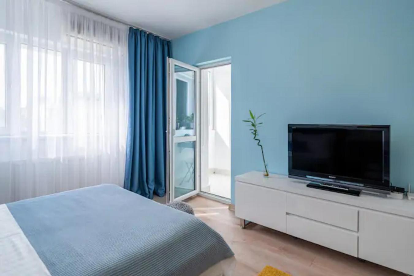 Cosy & Chic Studio Close By Victoria Square Bucharest Exterior photo