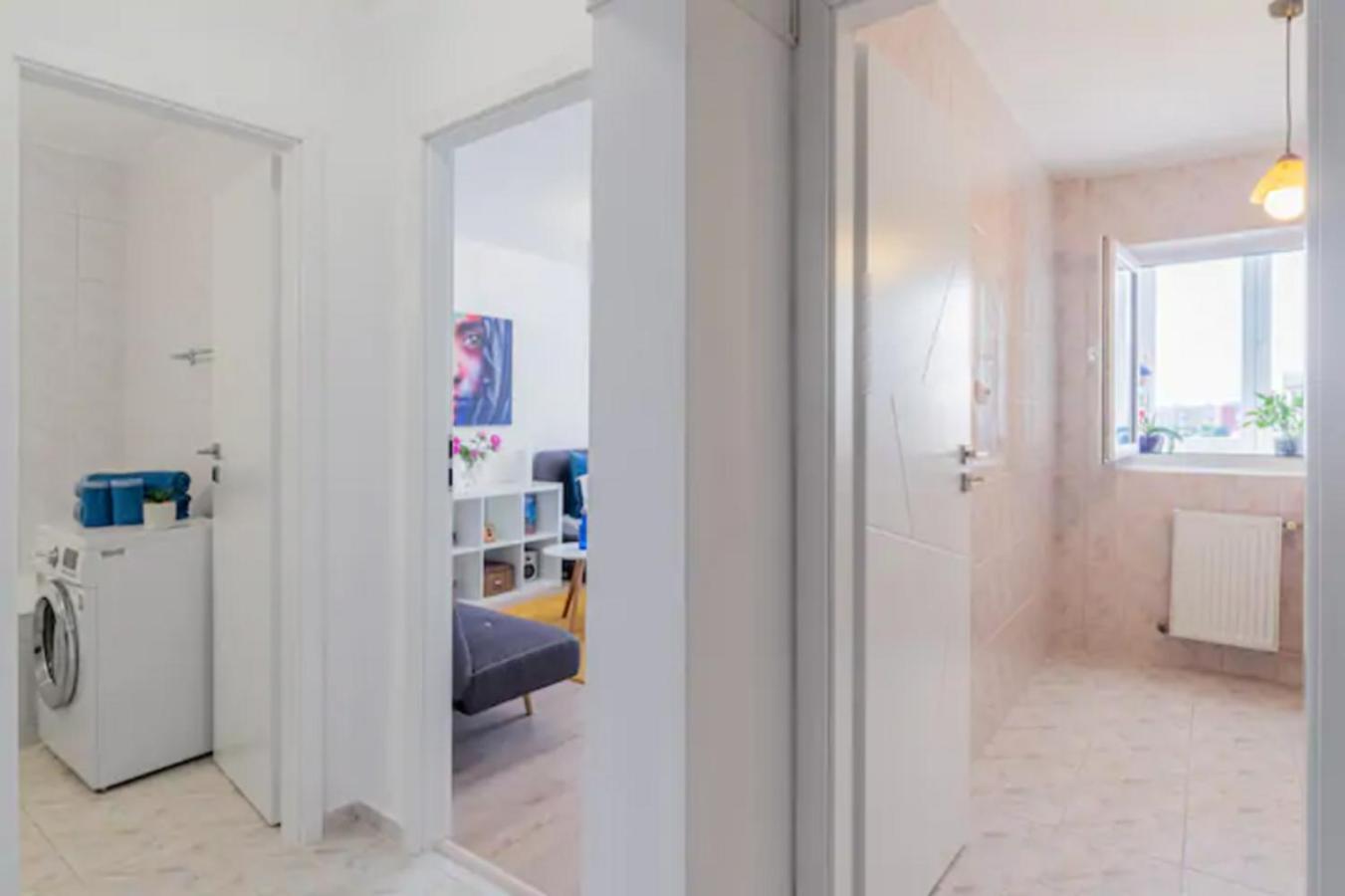 Cosy & Chic Studio Close By Victoria Square Bucharest Exterior photo