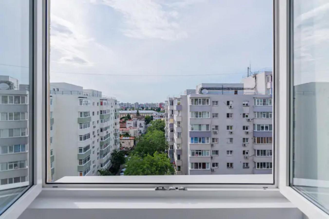 Cosy & Chic Studio Close By Victoria Square Bucharest Exterior photo