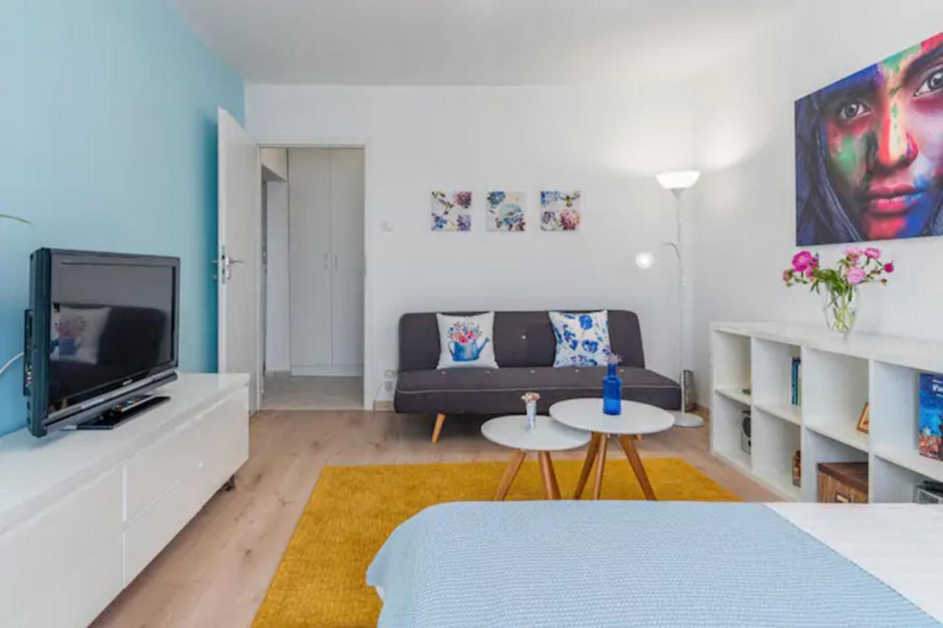 Cosy & Chic Studio Close By Victoria Square Bucharest Exterior photo